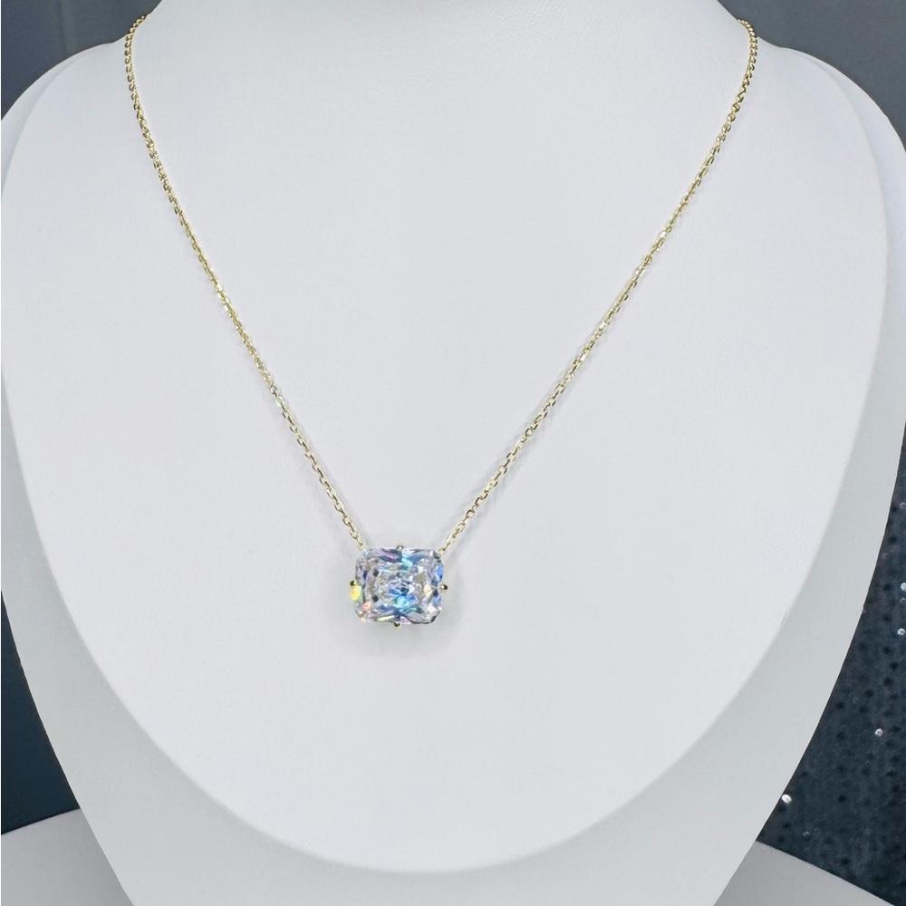 Elegant 18K Gold Necklace with Facet Cut Clear Gemstone Pendant